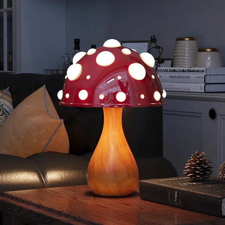 Amanita Svamp Bordslampa Med Mjuk Atmosfärisk Glöd Carvallo