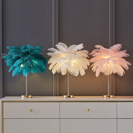 Art Deco Feder Guld Gildad Bords Lampa Med Mjuk Ljus Carvallo