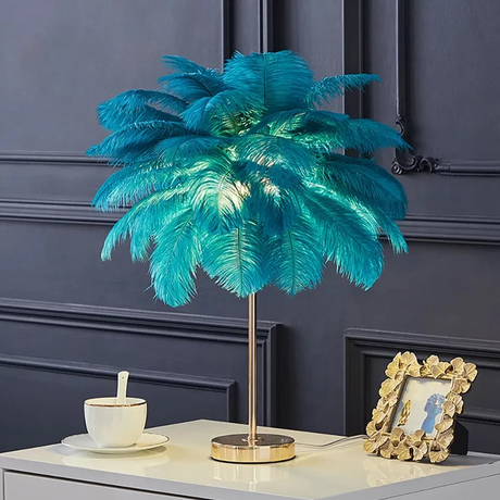 Art Deco Feder Guld Gildad Bords Lampa Med Mjuk Ljus Carvallo