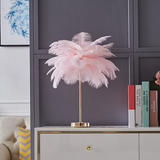 Art Deco Feder Guld Gildad Bords Lampa Med Mjuk Ljus Carvallo