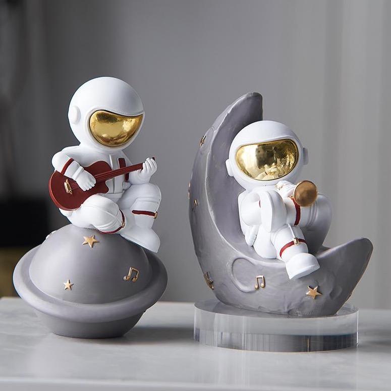 Astronaut Musik Instrument Dekor Skulptur för Hem och Kontor Carvallo