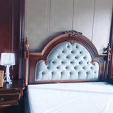 Burgundy Bordslampa med tidlös elegans för heminredning Carvallo