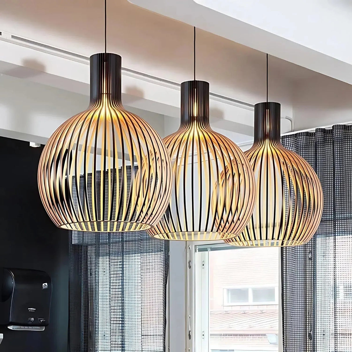 Dansk Hängande Lampa för Elegant Skandinavisk Heminredning Carvallo
