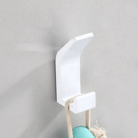 Dekorativa svarta och vita väggkrokar i aluminium för stilfull förvaring Carvallo