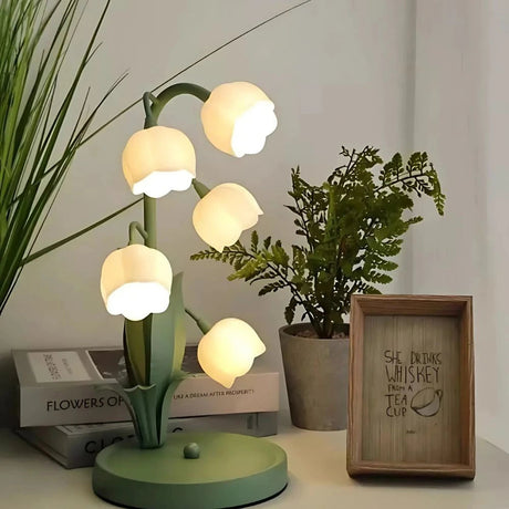 Elegant Bell Orchid Lamp med Mjuk Ljus och Metallisk Finish Carvallo