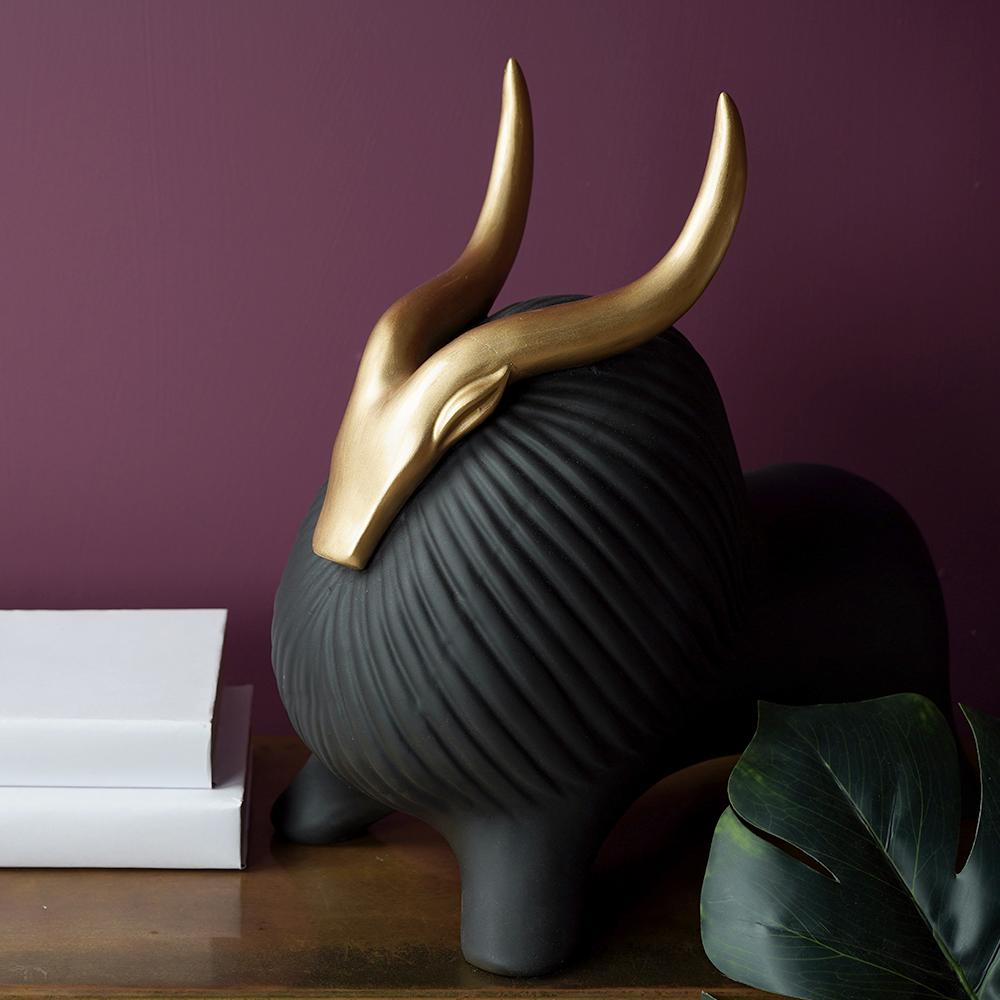 Golden Horned Yak Table Accent för Modern Heminredning Carvallo