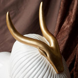 Golden Horned Yak Table Accent för Modern Heminredning Carvallo
