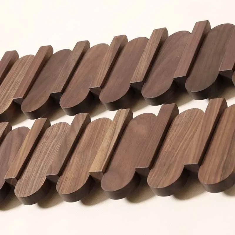 Valnöt Vägkappa | 3‑7 Krok | Massivt Trä | Nordisk Entré Förvaring | Brick by Brick Carvallo