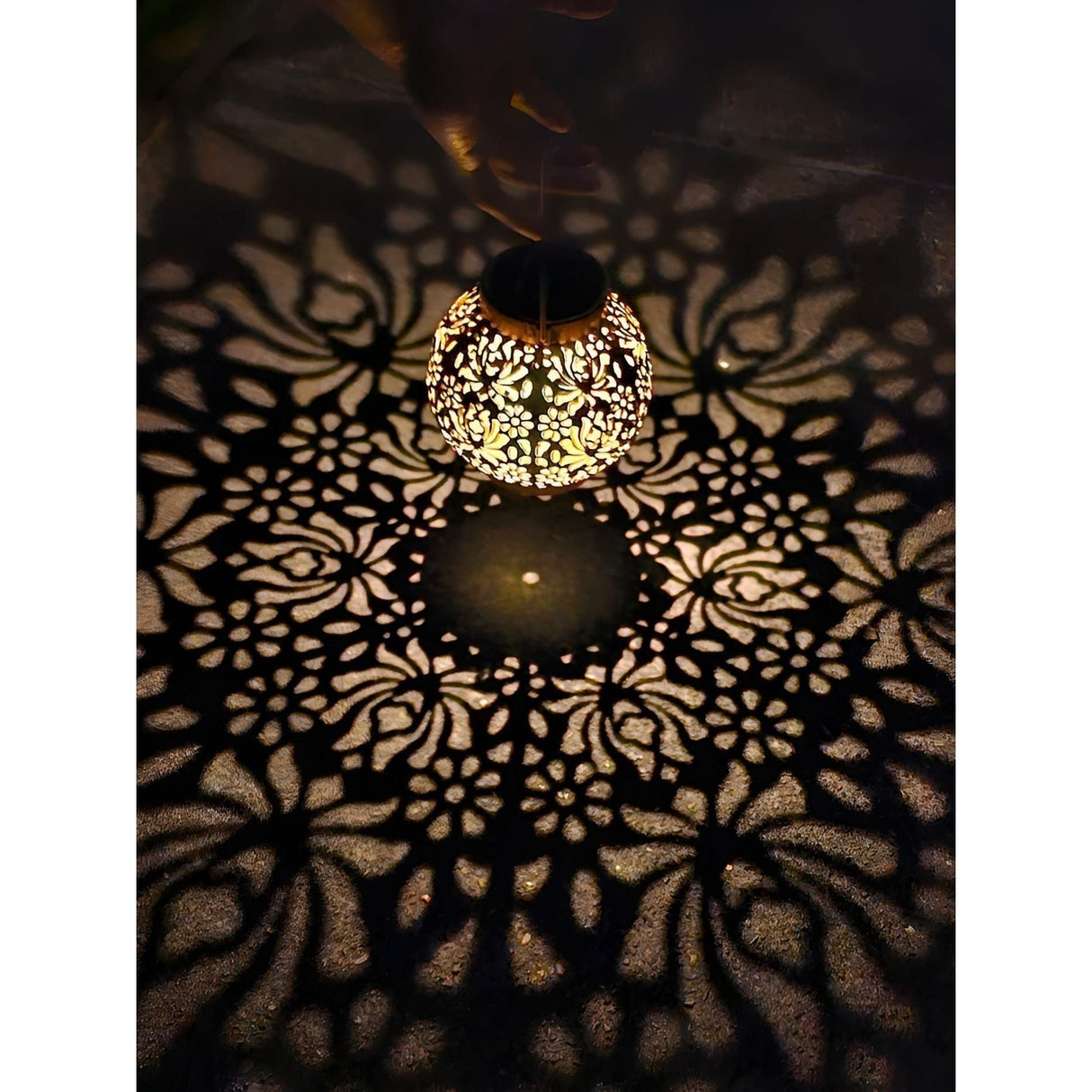 Hängande Solarlampa – Vattentät LED Pendellampa med Dekorativt Mönster Carvallo
