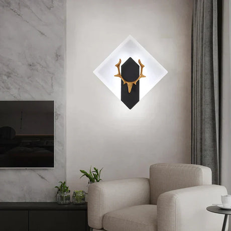 AntlerGlow - Modern LED Vägglampa med Gevärkdesign – Dekorativ Belysning Carvallo
