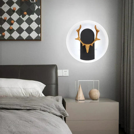 AntlerGlow - Modern LED Vägglampa med Gevärkdesign – Dekorativ Belysning Carvallo