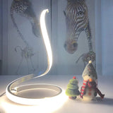 SerpentGlow - Stilig Snake LED-bordslampa med dimbar belysning Carvallo