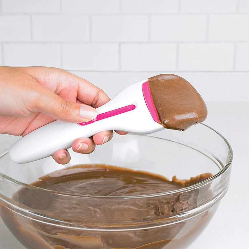 Non-stick tårtsked och portionssked – verktyg med dubbla användningsområden för enkel servering och rena snitt MILA Sverige