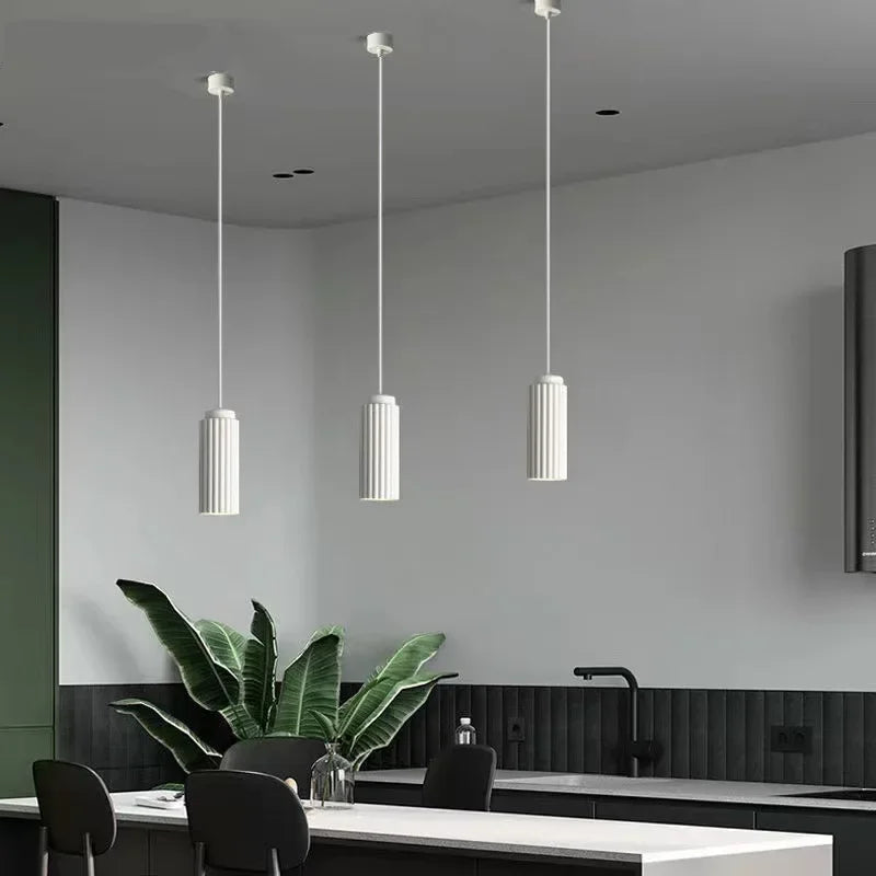 Nordisk LED Pendellampa | Varm Vit Glöd | Metall & Glas | Justerbar Höjd Carvallo