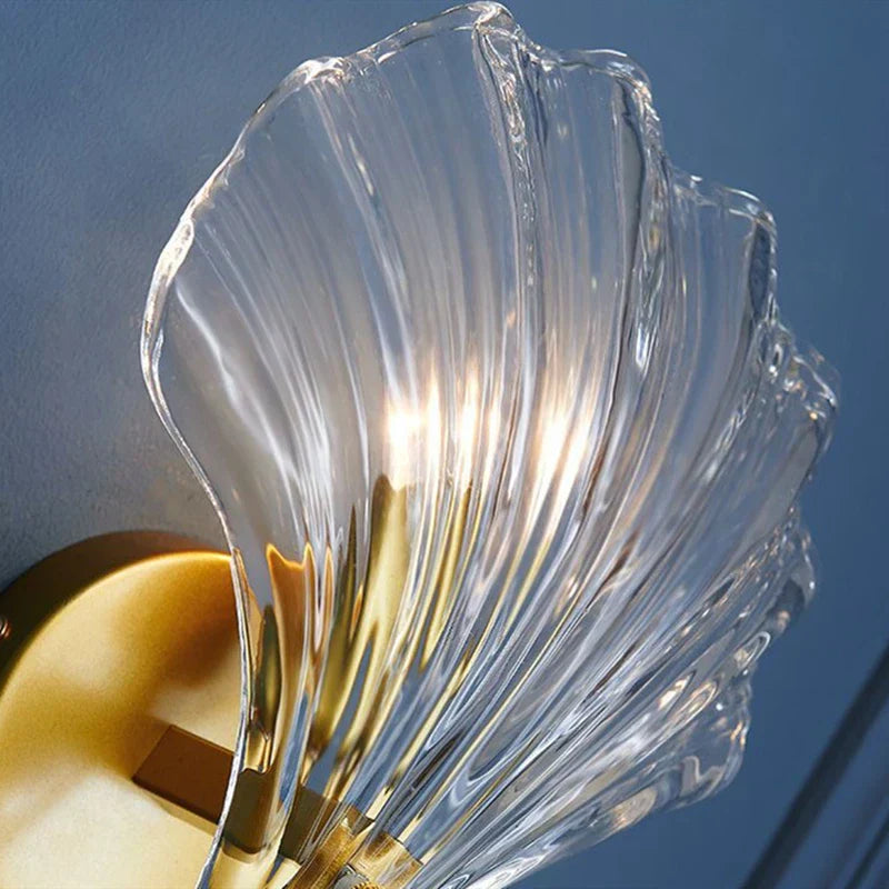 CoralGlimmer – Modern LED Vägglampa i Snäckformad Glasdesign Carvallo