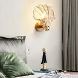 CoralGlimmer – Modern LED Vägglampa i Snäckformad Glasdesign Carvallo