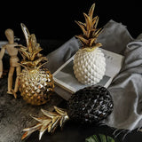 PineGlow - Elegant Ananas Skulptur till Raffinerade Rum Carvallo