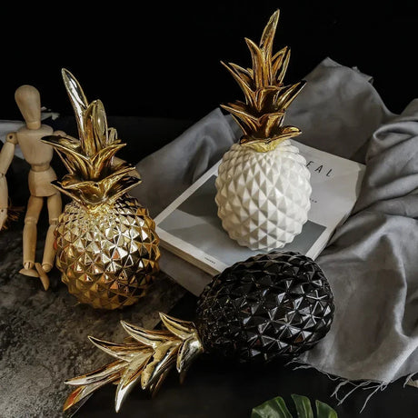 PineGlow - Elegant Ananas Skulptur till Raffinerade Rum Carvallo