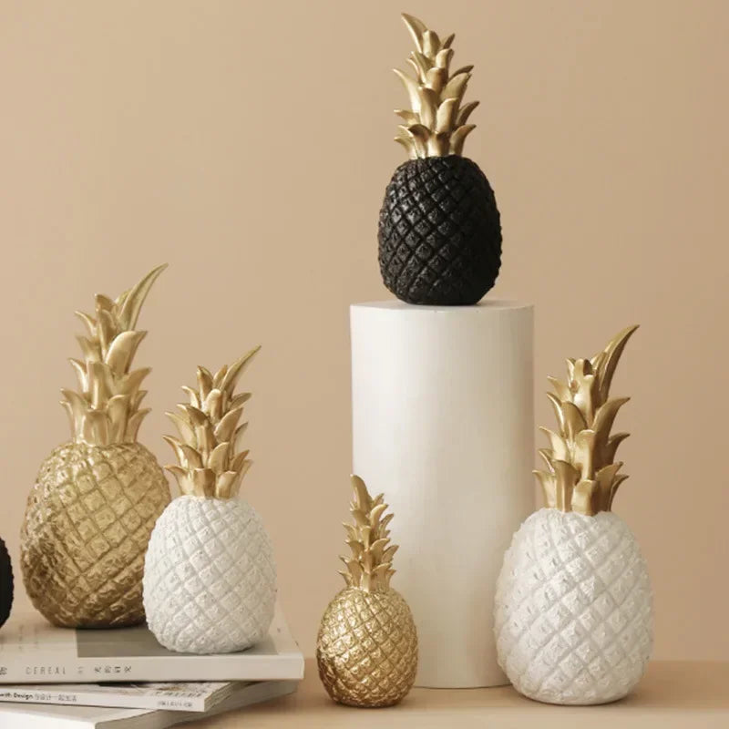 PineGlow - Elegant Ananas Skulptur till Raffinerade Rum Carvallo