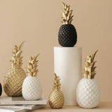 PineGlow - Elegant Ananas Skulptur till Raffinerade Rum Carvallo