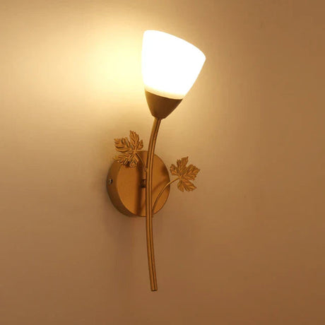 PetalRay - Modern vägglampa med konstnärlig blomsterdesign för elegant belysning i hemmet Carvallo