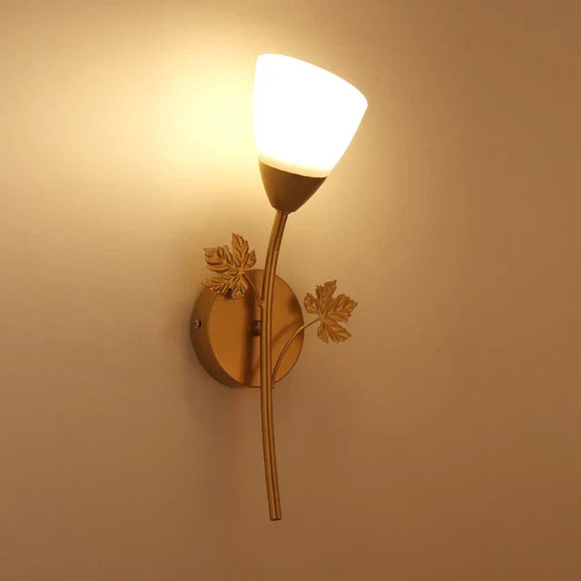 PetalRay - Modern vägglampa med konstnärlig blomsterdesign för elegant belysning i hemmet Carvallo