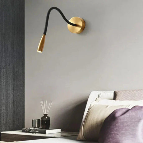 FlexiGlow - Modern LED Vägglampa med Justerbar Arm Carvallo