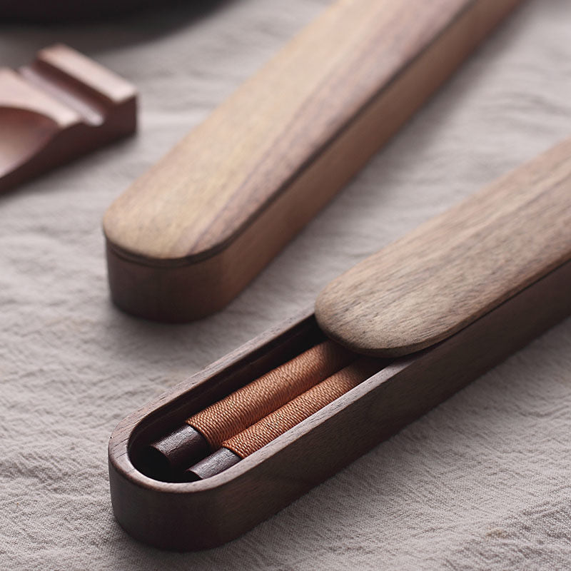 Carvallo – Svart valnöt trä ätpinnar med dekorativ tråd i lyxig trälåda Carvallo