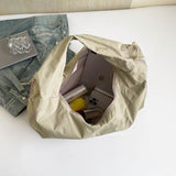 Praktisk och stilfull dam multifunktionshandväska Carvallo