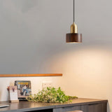 Carvallo – Elegant pendellampa med valnötsfinish och borstad mässingsdetaljer Carvallo