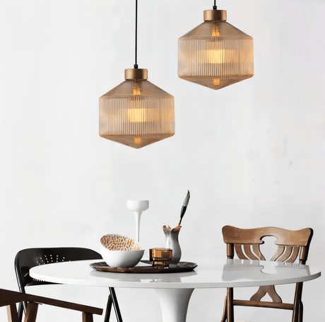 Aurelia Prism Pendellampa – Räfflad Glas Taklampa i Vintage Modern Stil Hemnix