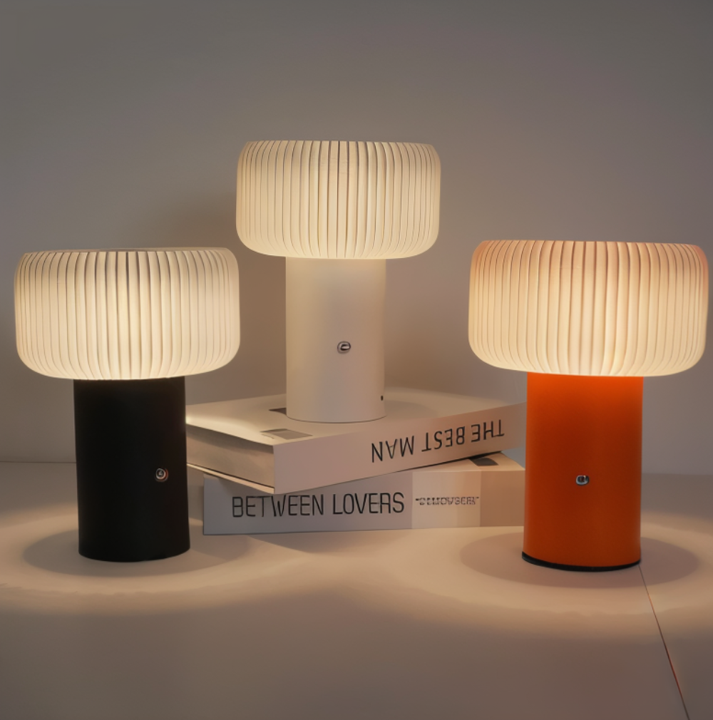 NordicGlow Bordslampa – Elegant Ribbad Lampa i Svampform Hemnix