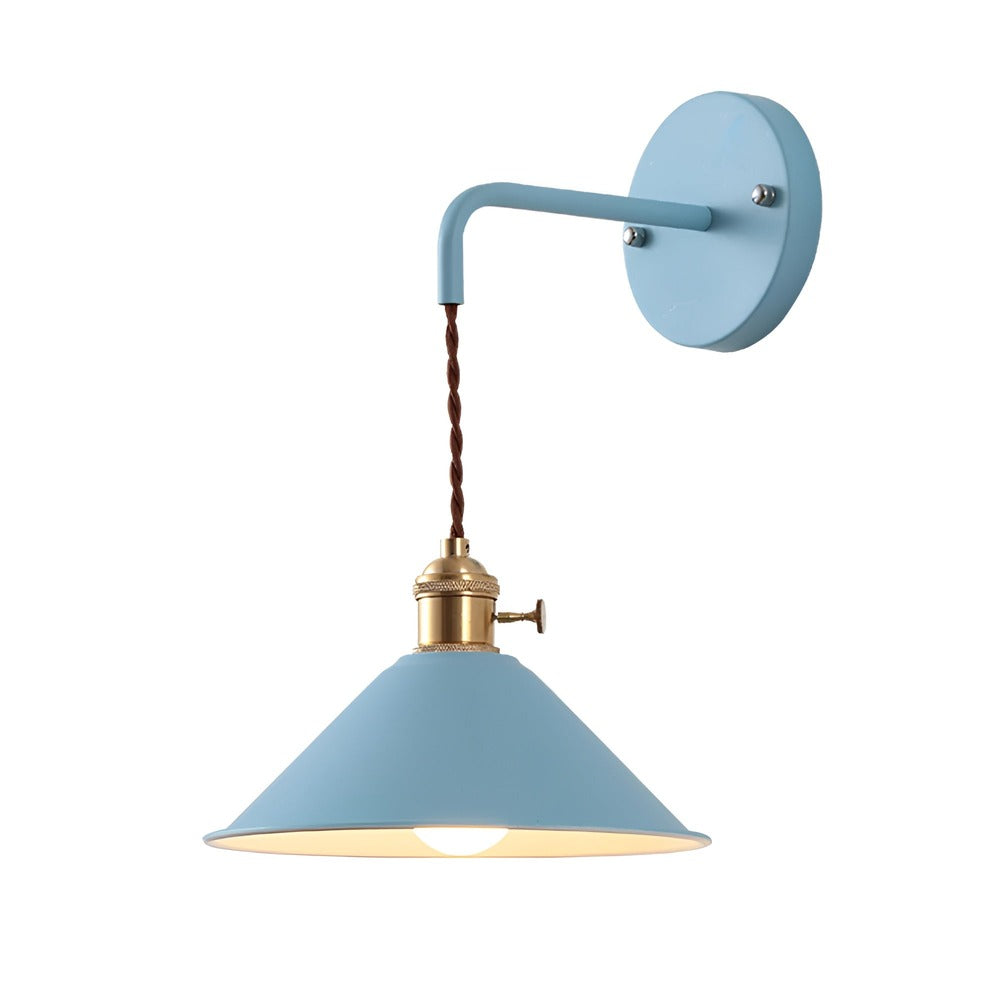 Retro Vägglampa i Metall – Vintageinspirerad Väggbelysning med Konformad Skärm Hemnix