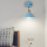 Retro Vägglampa i Metall – Vintageinspirerad Väggbelysning med Konformad Skärm Hemnix