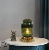 LumoRib – Elegant Bordslampa med Ribbade Glasdetaljer Hemnix