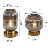 LumoRib – Elegant Bordslampa med Ribbade Glasdetaljer Hemnix