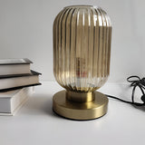 LumoRib – Elegant Bordslampa med Ribbade Glasdetaljer Hemnix