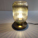 LumoRib – Elegant Bordslampa med Ribbade Glasdetaljer Hemnix