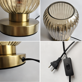 LumoRib – Elegant Bordslampa med Ribbade Glasdetaljer Hemnix