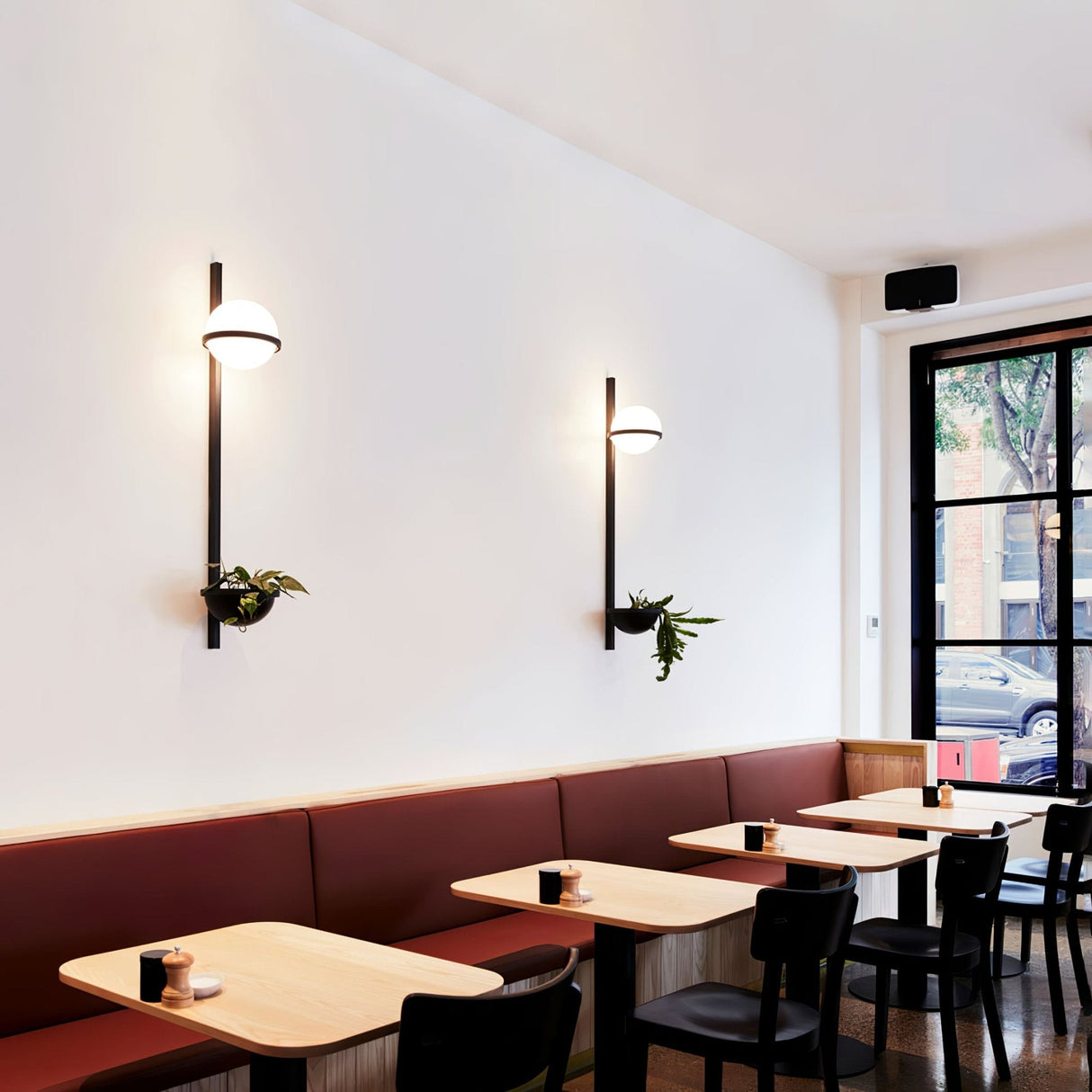 Snygg globformad utomhusvägglampa Carvallo