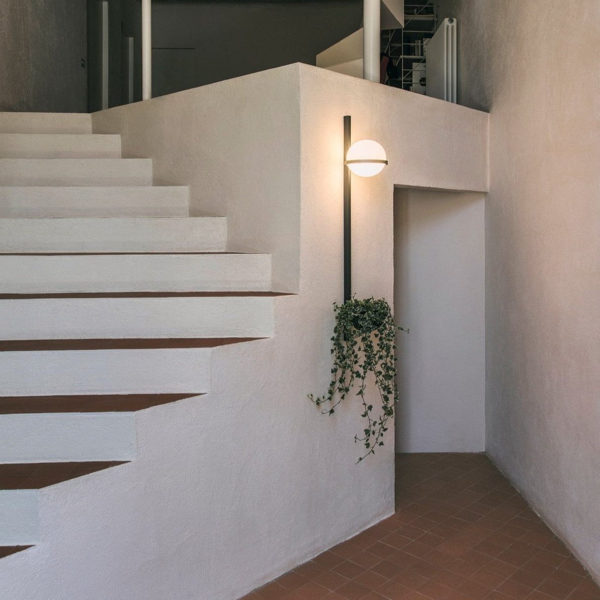 Snygg globformad utomhusvägglampa Carvallo