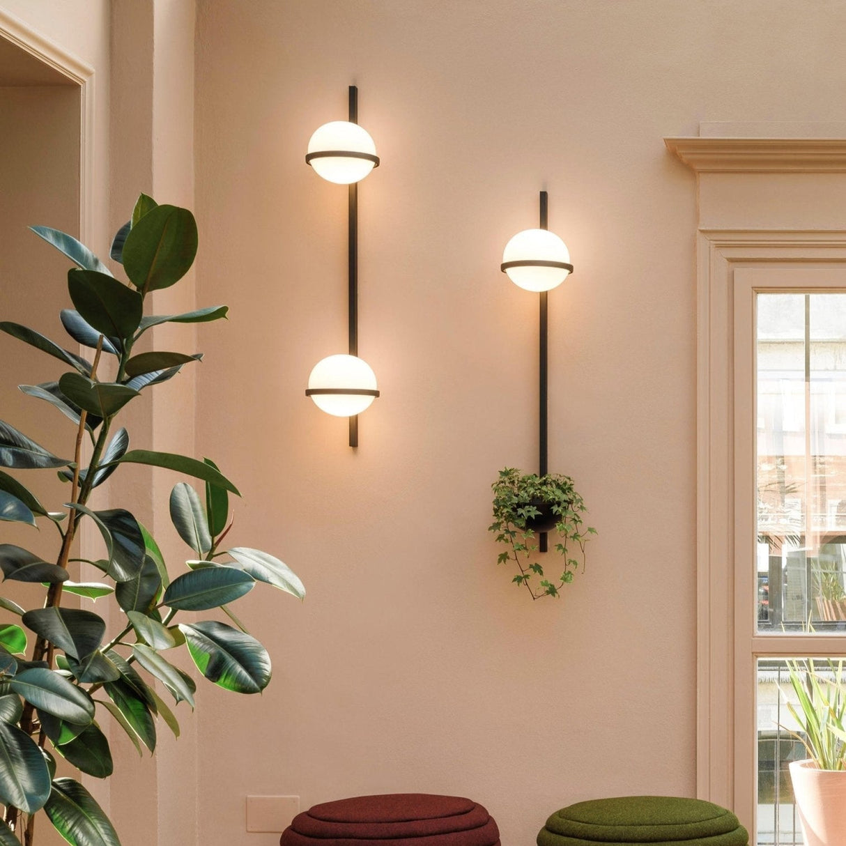 Snygg globformad utomhusvägglampa Carvallo