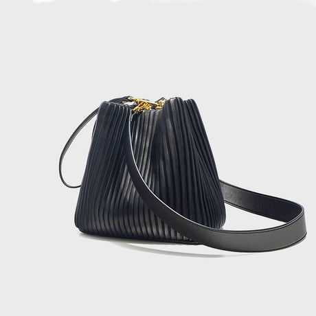 Läder axelväska för damer – Högkvalitativ bucket-väska, Mjuk och tidlös Carvallo