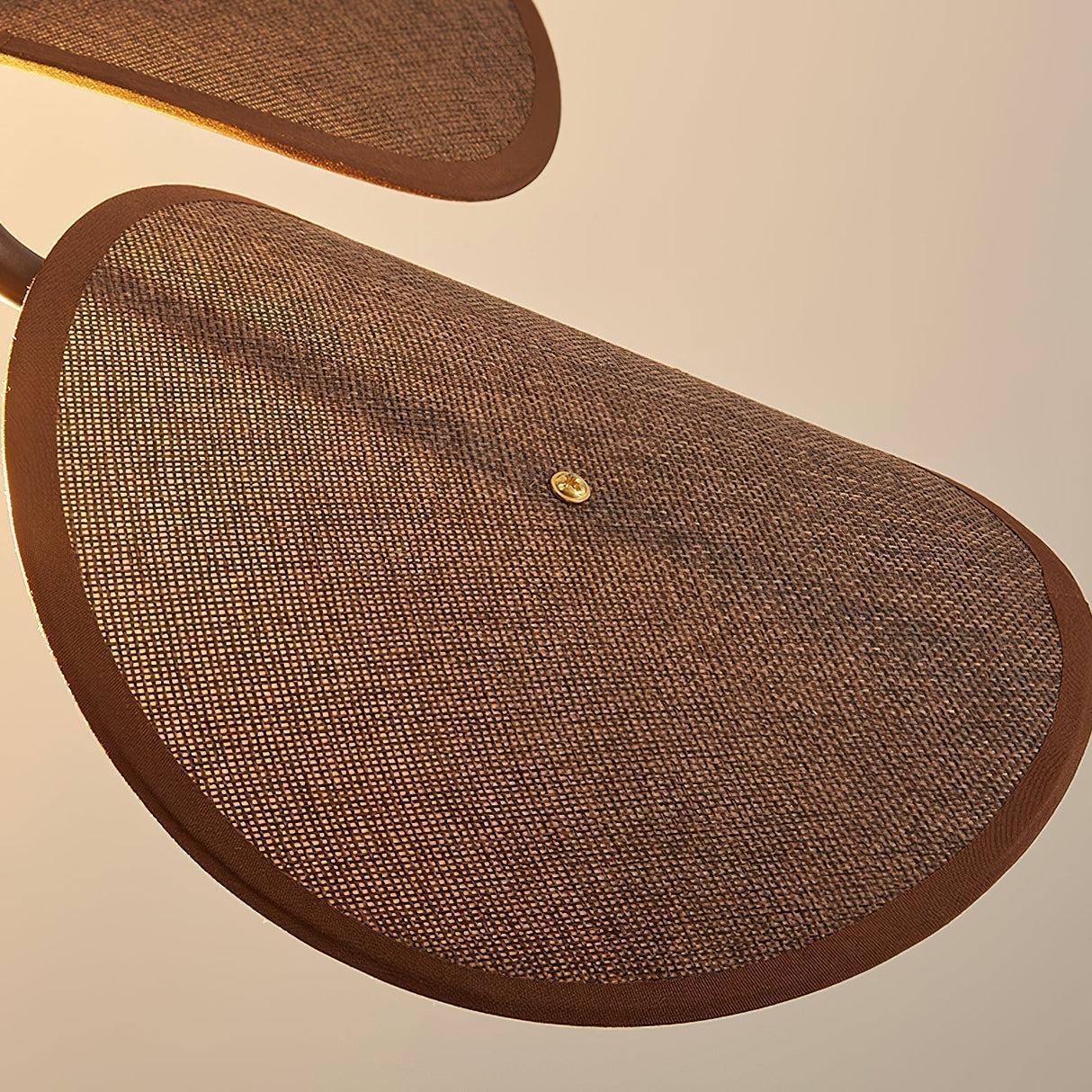 FloraLume – Blomformad Vägglampa för Elegant Belysning Carvallo