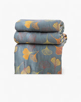 Carvallo – Lyxig bomullsfilt med fint lövmönster för värme och stil Carvallo