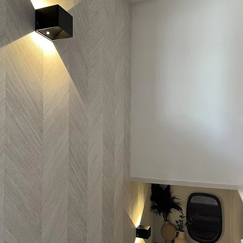 VoltQube – Uppladdningsbar LED-vägglampa Carvallo