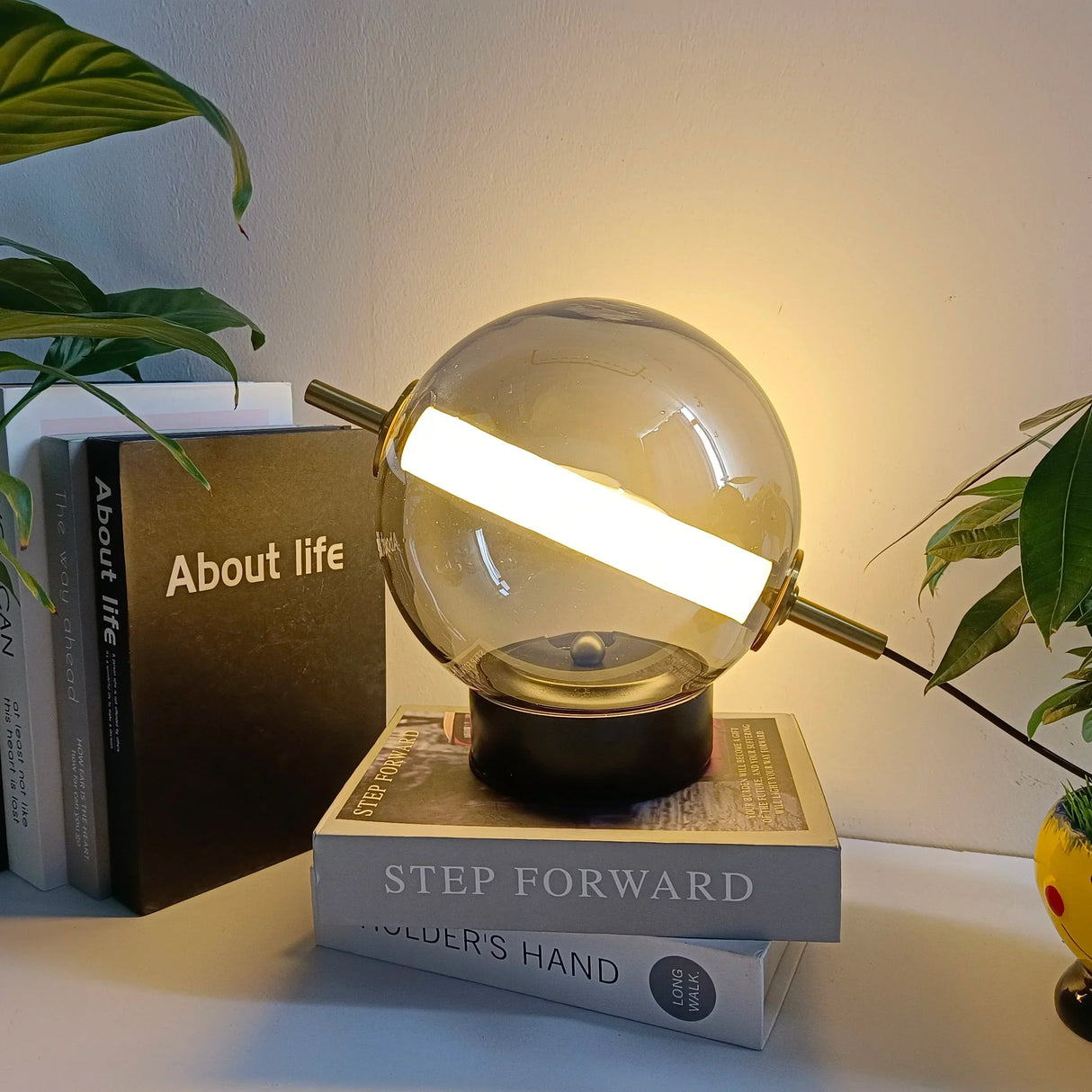 RetroGlass - Vintage Bordslampa med LED-belysning för Stämningsfulla Accentueringar Carvallo