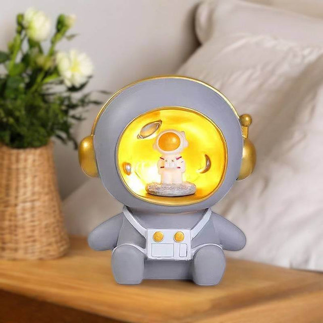 Royallure Astronaut Spargris Nattlampa för Barn – Mjuk USB/Batterilampa & Pengasparare Carvallo
