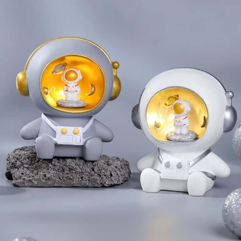 Royallure Astronaut Spargris Nattlampa för Barn – Mjuk USB/Batterilampa & Pengasparare Carvallo
