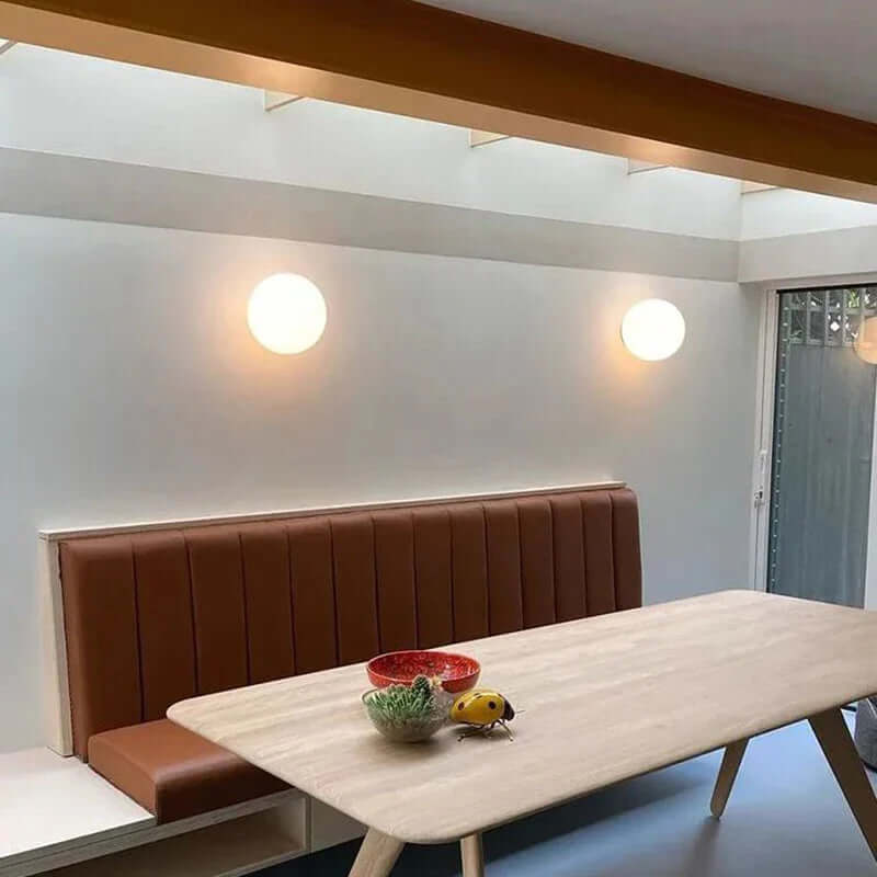 Royallure Modern Milk-Glass Vägglampa – LED, Mjuk Ljus, Snygg Cirkulär Design Carvallo